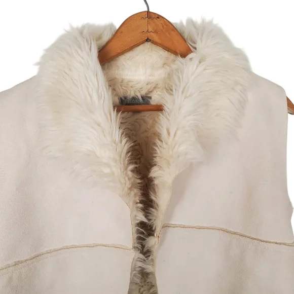 Pistachio Women's Cream Faux Fur Vest. MED - Picture 3 of 10